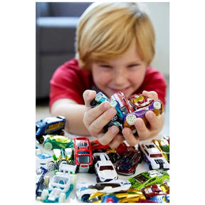 Kit com 50 Miniaturas Hot Wheels em Escala 1:64 Diversos Estilos e Cores Mattel